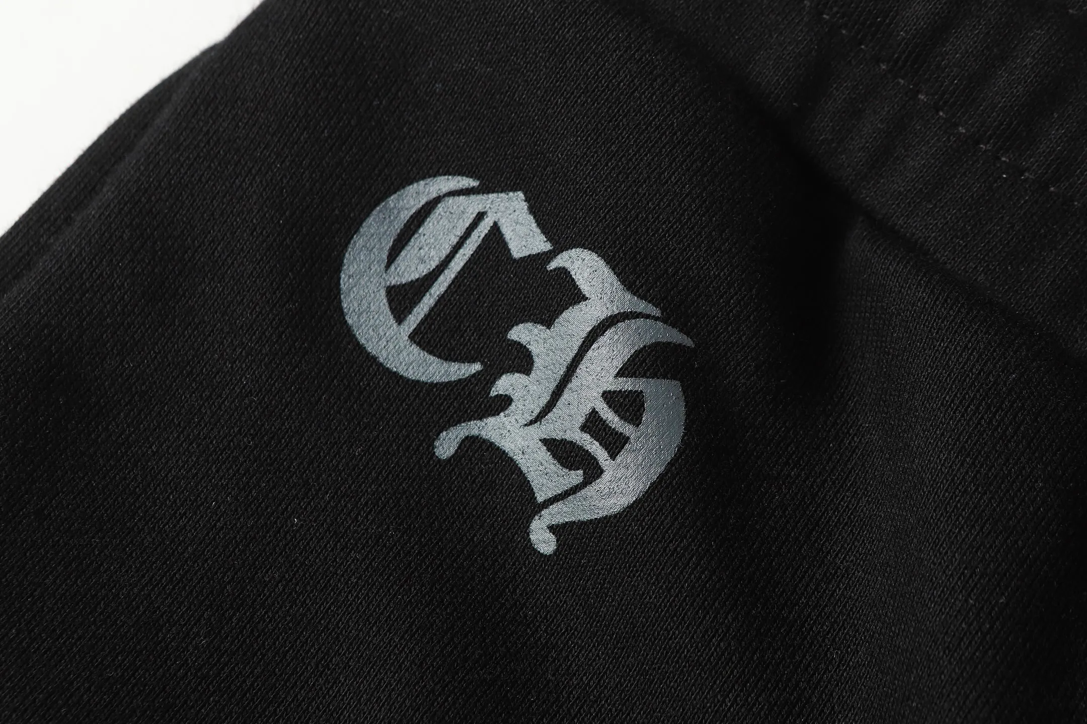 P270 #W5002 model, cross-border running quantity, please do not place an order if you pursue quality - Chrome Hearts/Chrome Hearts white Sanskrit letter printed trousers, casual pants and sweatpants - High weight, high density and high quality. The wool is soft, delicate and skin-friendly. Soft and silky to the touch. Warmth and skin-friendly. - Custom-woven and dyed with no color difference. No matter the fabric or workmanship details, it beats the ordinary version on the market. -Colour: black -Size: S M L XL